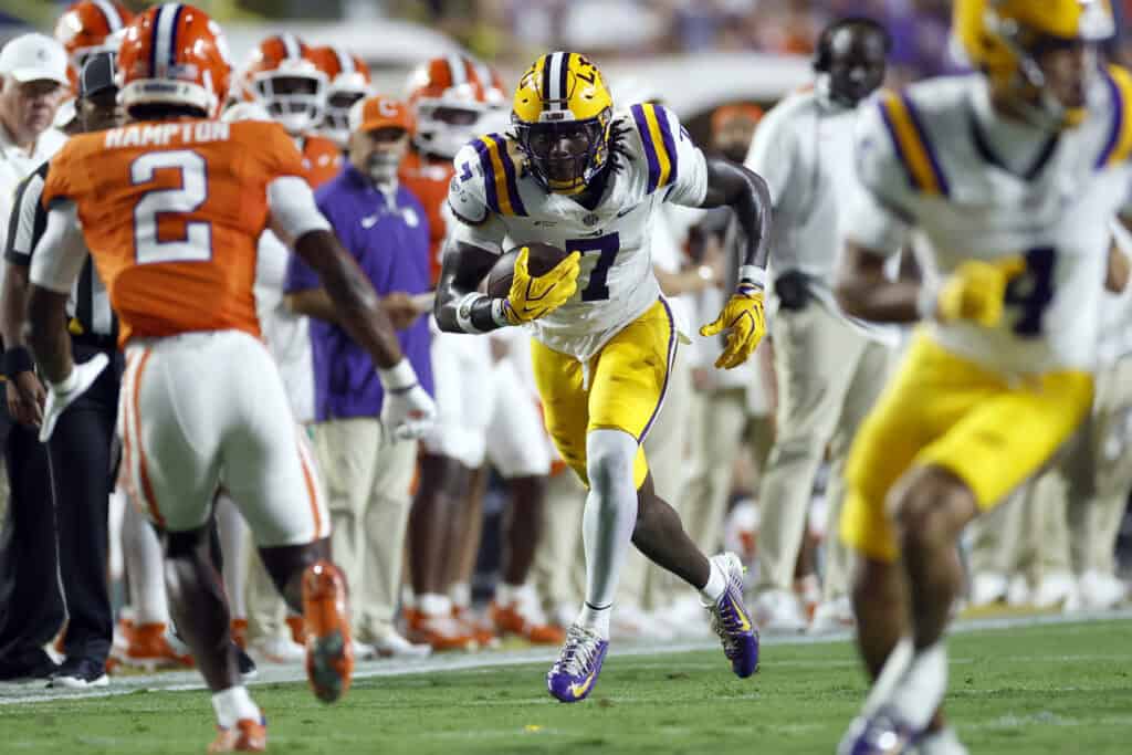 BATON ROUGE, LOUISIANA - SEPTEMBER 05: Tight end Trey'dez Green #7 of the LSU Tigers runs the ball during the first half of a game against the Clemson Tigers at Tiger Stadium on September 05, 2026 in Baton Rouge, Louisiana.