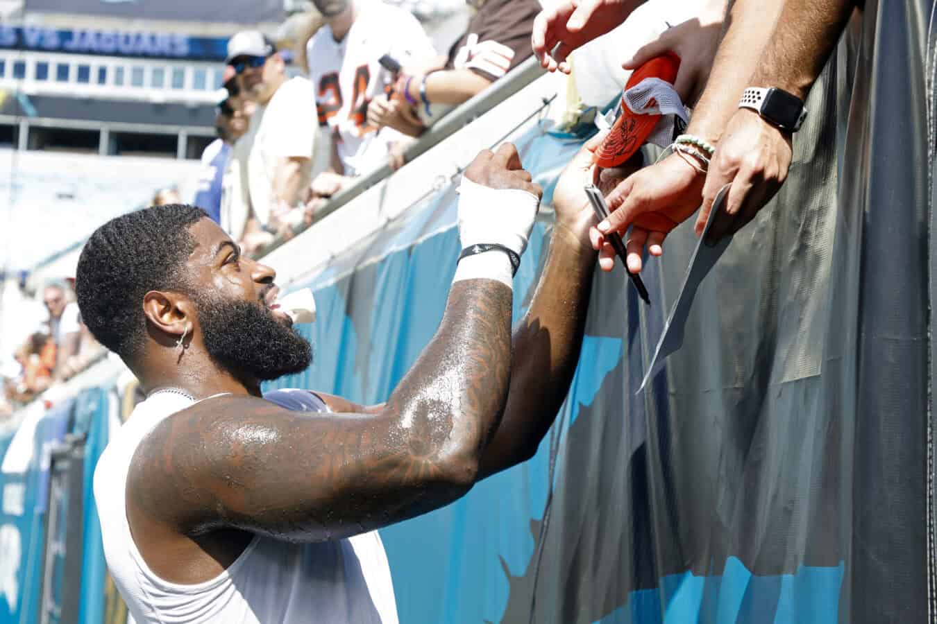 JACKSONVILLE, FLORIDA - SEPTEMBER 13: Jared Verse #8 of the Cleveland Browns signs an autograph prior to the game against the Jacksonville Jaguars at EverBank Stadium on September 13, 2026 in Jacksonville, Florida.