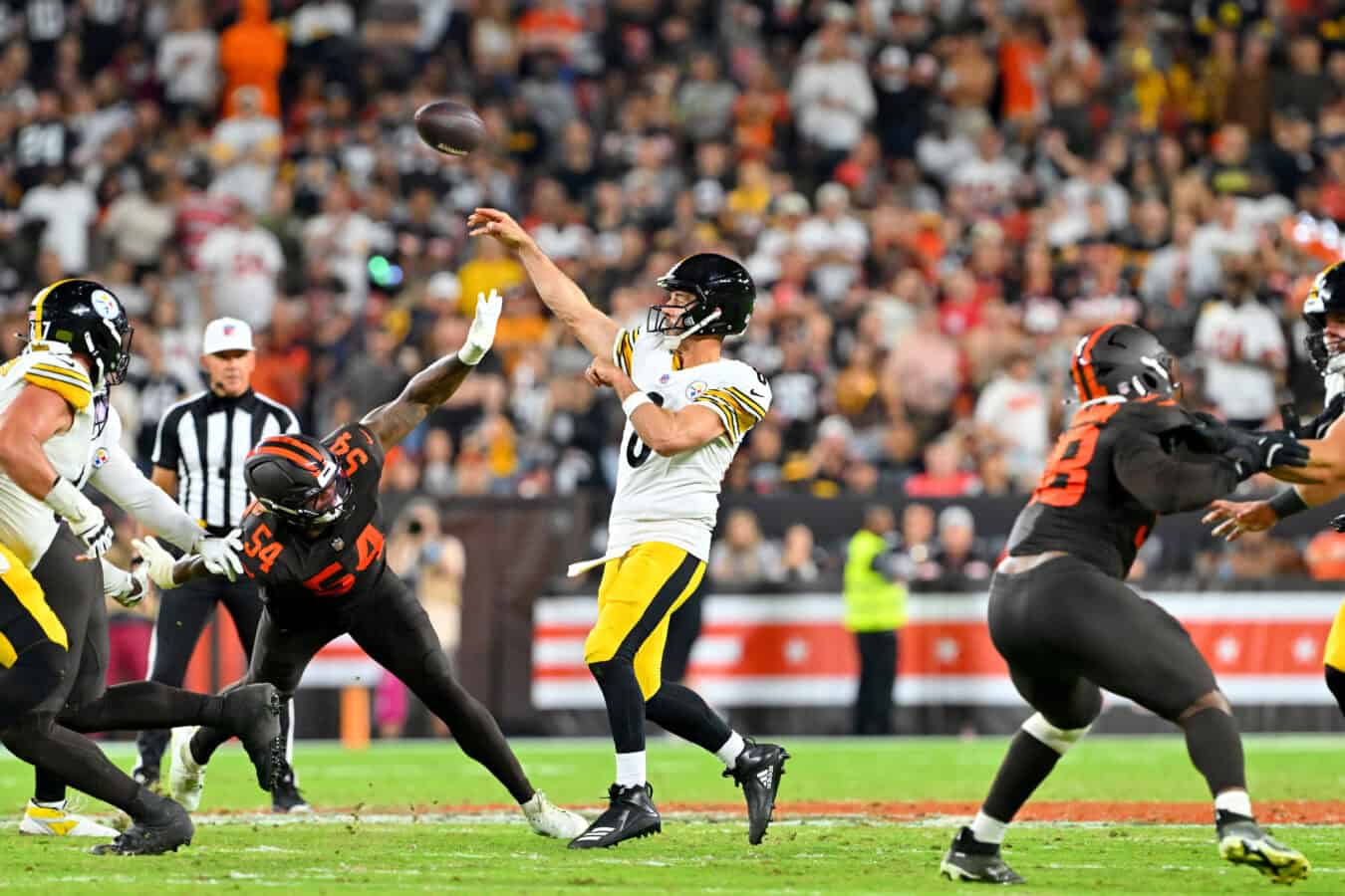 CLEVELAND, OHIO - OCTOBER 01: Quarterback Aaron Rodgers #8 of the Pittsburgh Steelers passes over linebacker Sam Williams #54 of the Cleveland Browns during the third quarter at Huntington Bank Field on October 01, 2026 in Cleveland, Ohio.