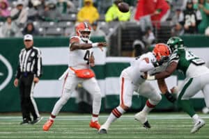 EAST RUTHERFORD, NEW JERSEY - OCTOBER 11: Deshaun Watson #4 of the Cleveland Browns makes a pass during the first quarter of the game against the New York Jets at MetLife Stadium on October 11, 2026 in East Rutherford, New Jersey.