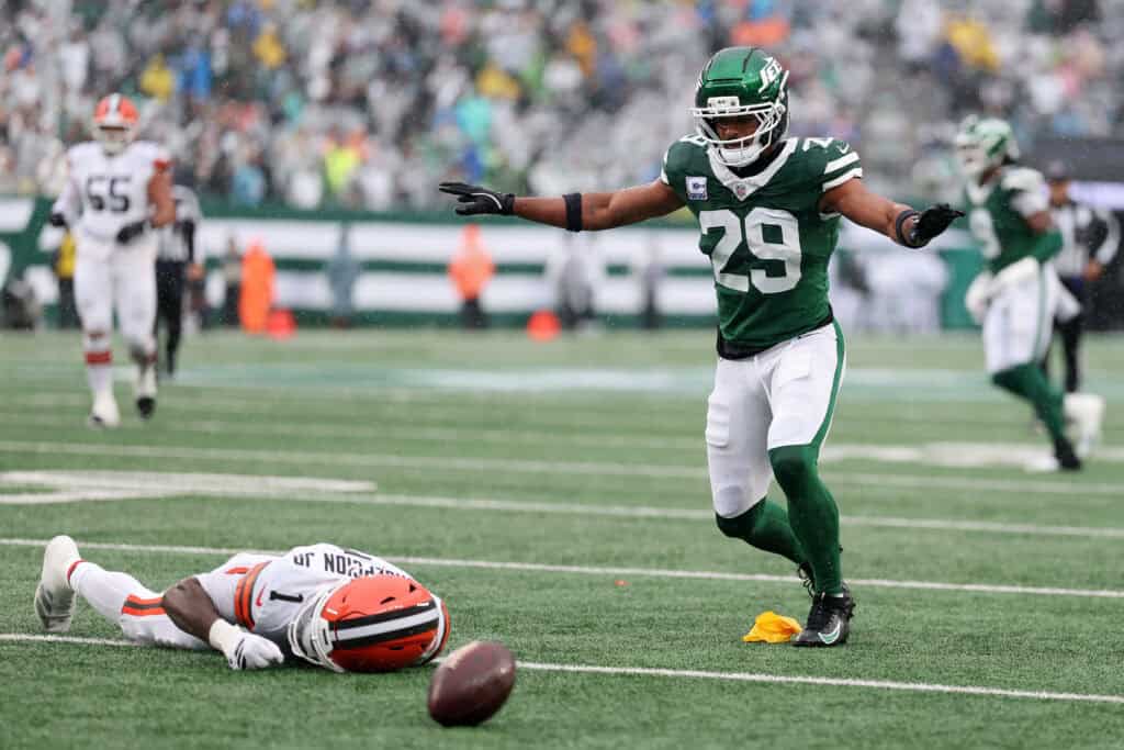 EAST RUTHERFORD, NEW JERSEY - OCTOBER 11: Minkah Fitzpatrick #29 of the New York Jets reacts during the first quarter of the game against Kc Concepcion #1 of the Cleveland Browns at MetLife Stadium on October 11, 2026 in East Rutherford, New Jersey.