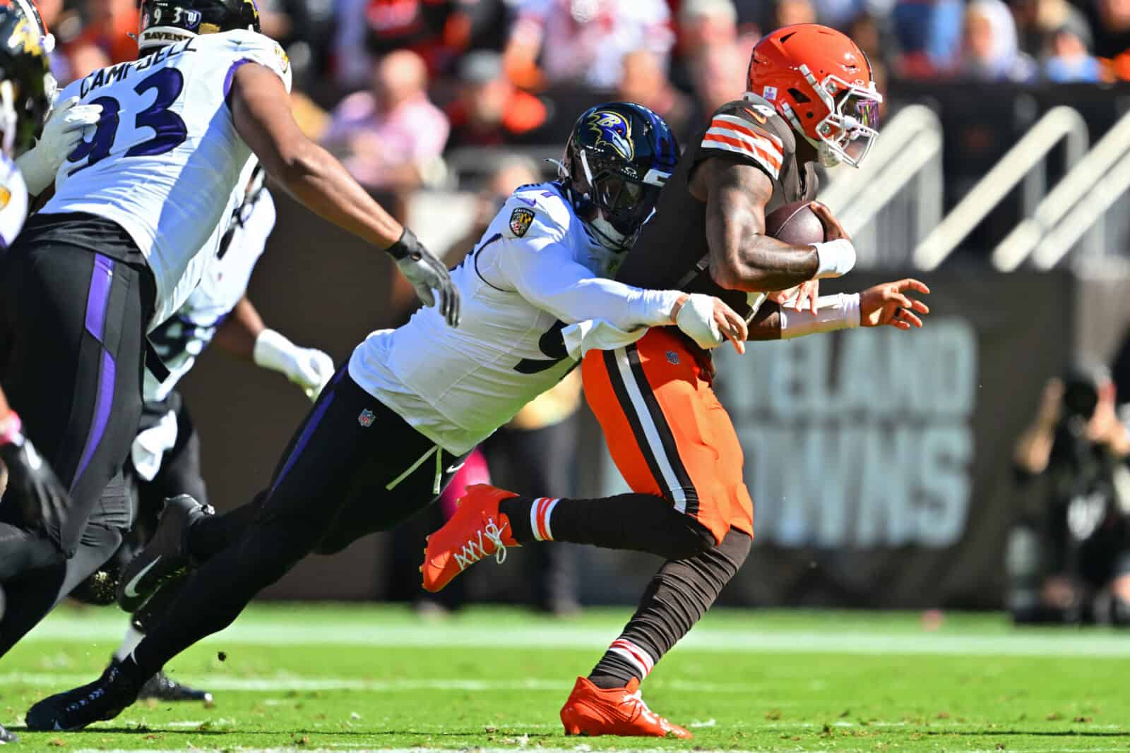 Ravens Lead Browns 10-0 At Halftime