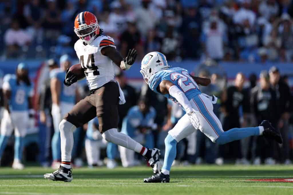 NASHVILLE, TENNESSEE - OCTOBER 25: Harold Fannin Jr. #44 of the Cleveland Browns runs the ball against Marcus Harris #26 of the Tennessee Titans during the fourth quarter at Nissan Stadium on October 25, 2026 in Nashville, Tennessee.